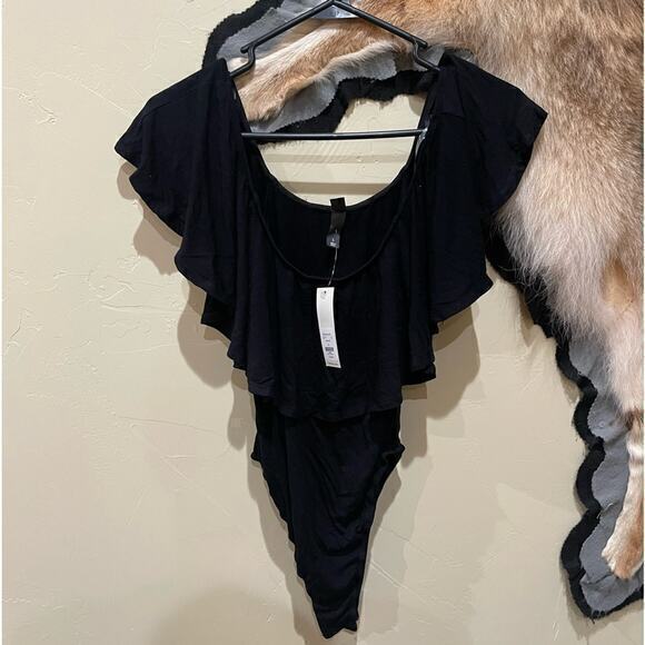 NWT Francesca's Small Black Bodysuit Ruffle Sexy Off Shoulder Staple Capsule - Picture 1 of 4